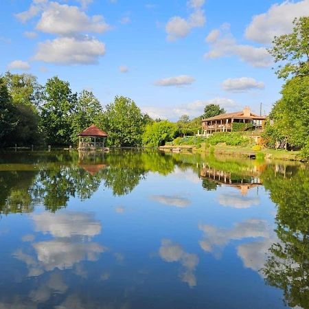 Lake Noble Saint-Germain-l'Aiguiller Экстерьер фото